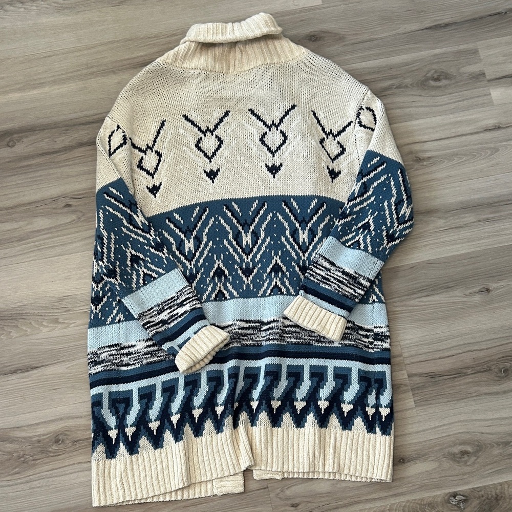 Lucky Brand Cream and Blue Patterned Shawl Collar Cardigan
1 medium
1 large - Picture 5 of 5
